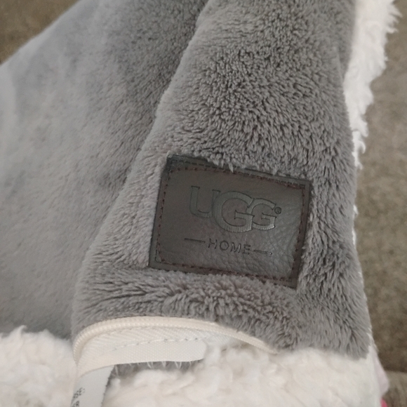 Ugg reversible Sherpa grey cream comforter set full queen - Picture 3 of 4